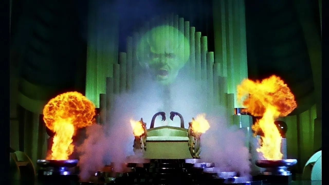 El mago de Oz se considera a sí mismo un “mago falso” pues, es un mago escénico atrapado en un mundo de magos fantásticos, en su universo, magos prácticos.